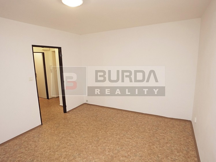 Pronájem bytu 1+1, 30 m² (18 z 21)