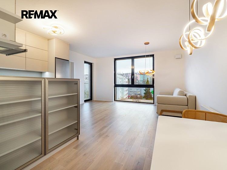 Pronájem bytu 2+kk, 65 m² (6 z 26)