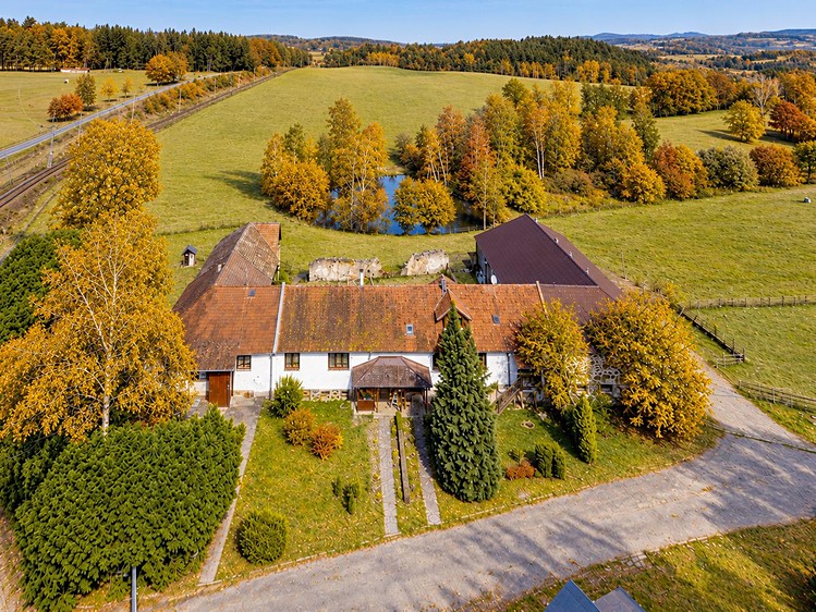 Haus zum Kauf, 1.072 m² (2 von 32)