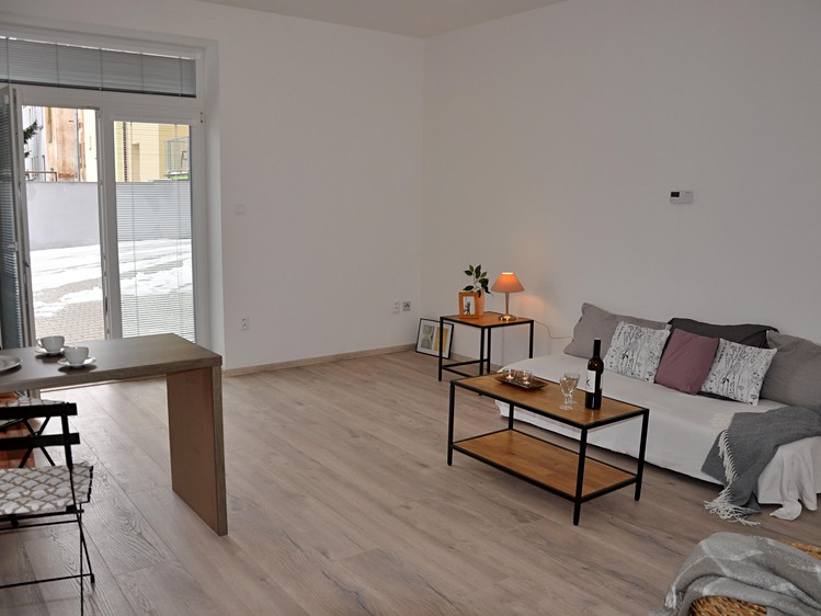 Pronájem bytu 1+kk, 40 m² (7 z 9)