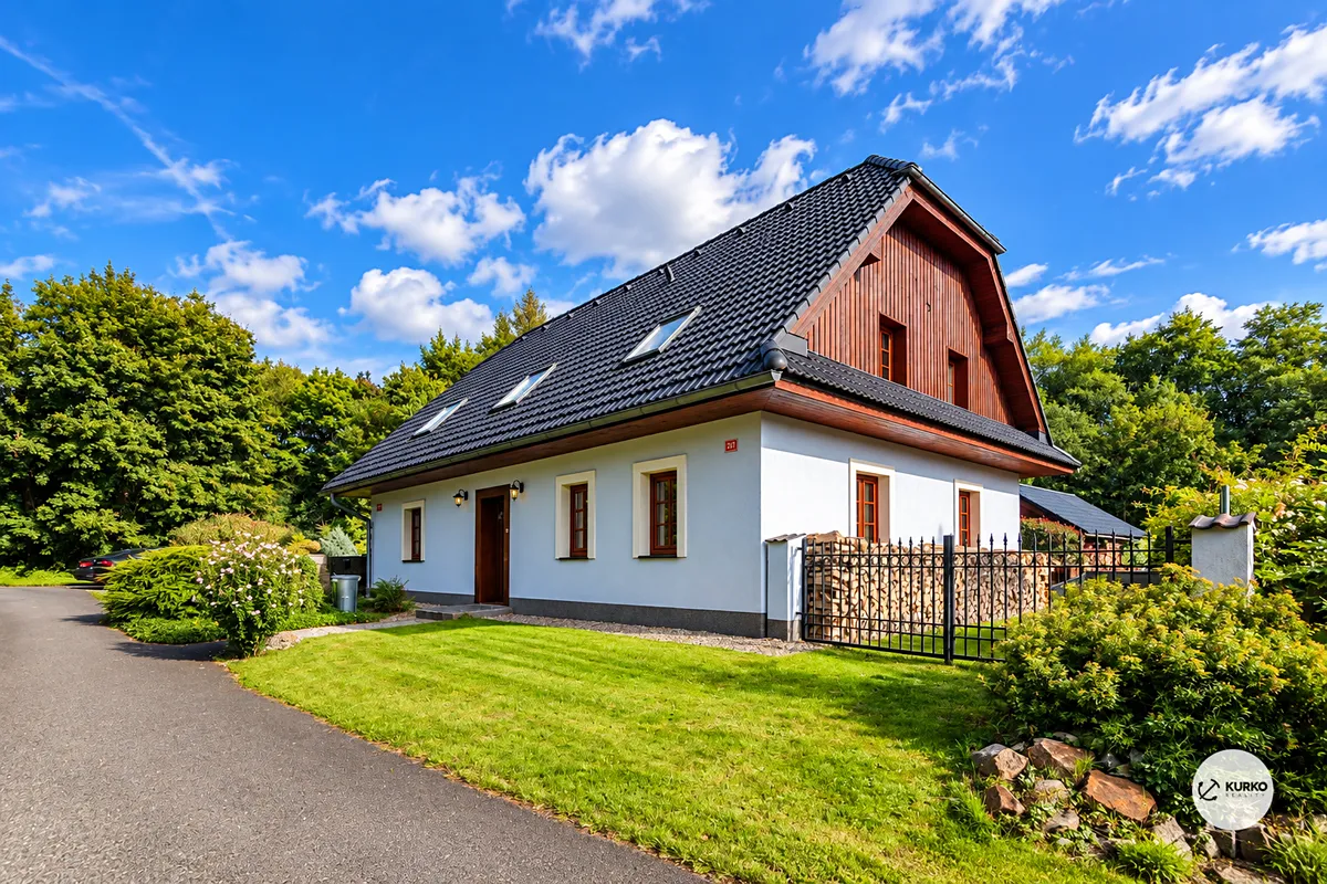 Prodej rodinného domu 184 m², pozemek 1428 m²