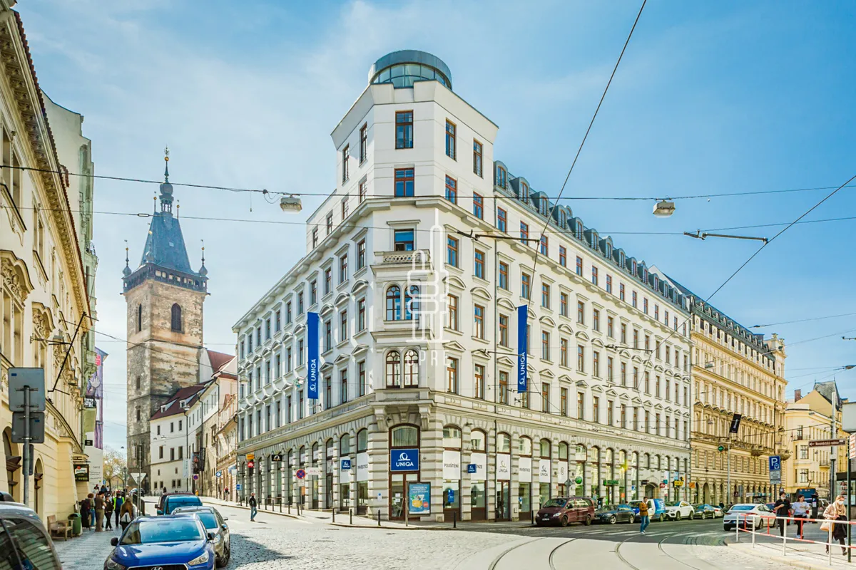 Pronájem kanceláře 383 m²