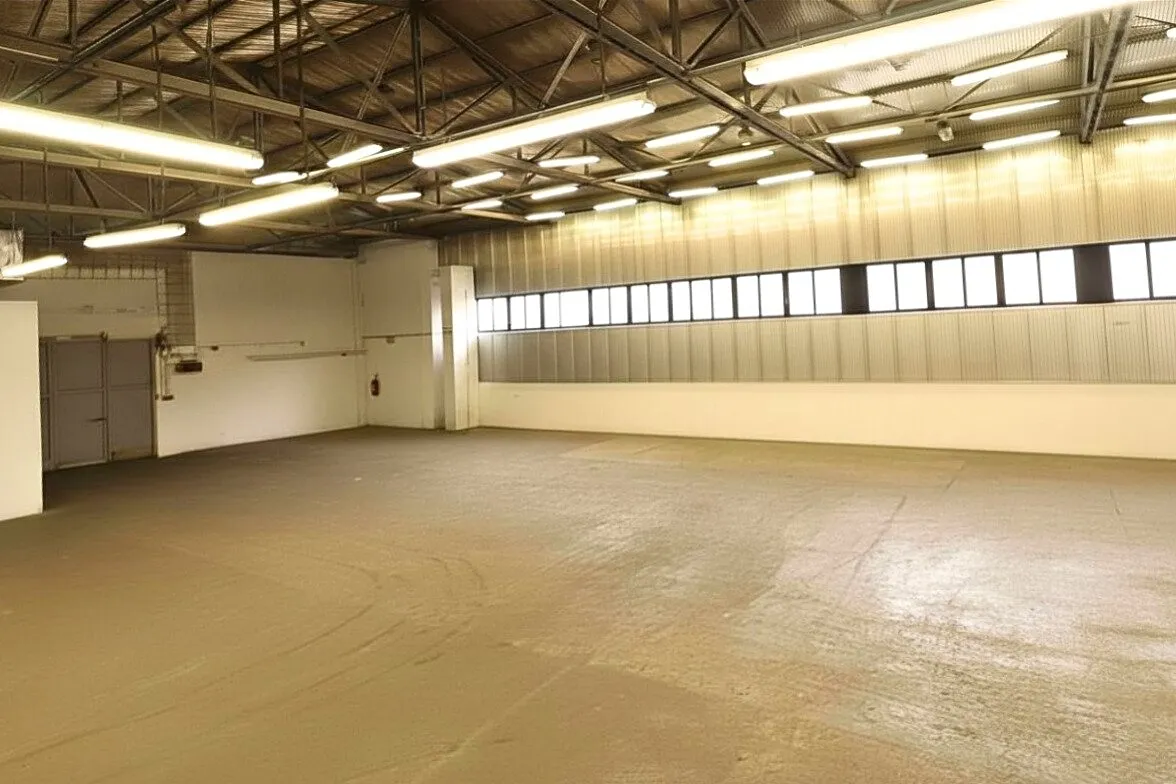 Pronájem výrobní haly, prostoru 880 m²