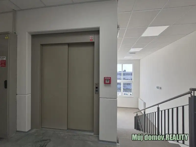 Pronájem skladového prostoru 550 m², Praha – náhled fotky 3