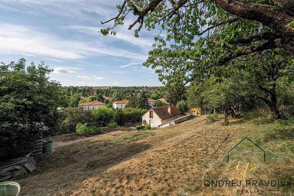 Prodej stavebního pozemku 1601 m²