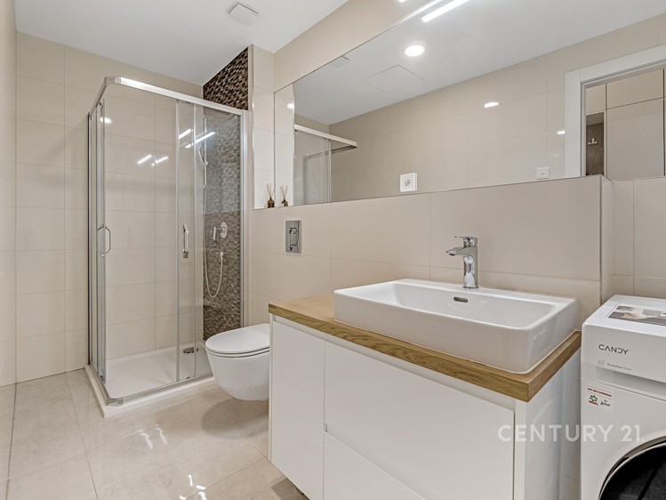 Pronájem bytu 1+kk, 34 m² (2 z 27)