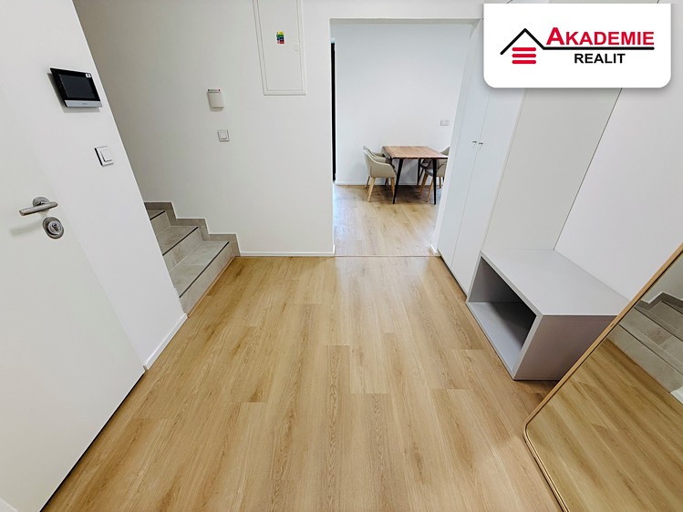 Pronájem bytu 4+kk, 119 m² (6 z 9)