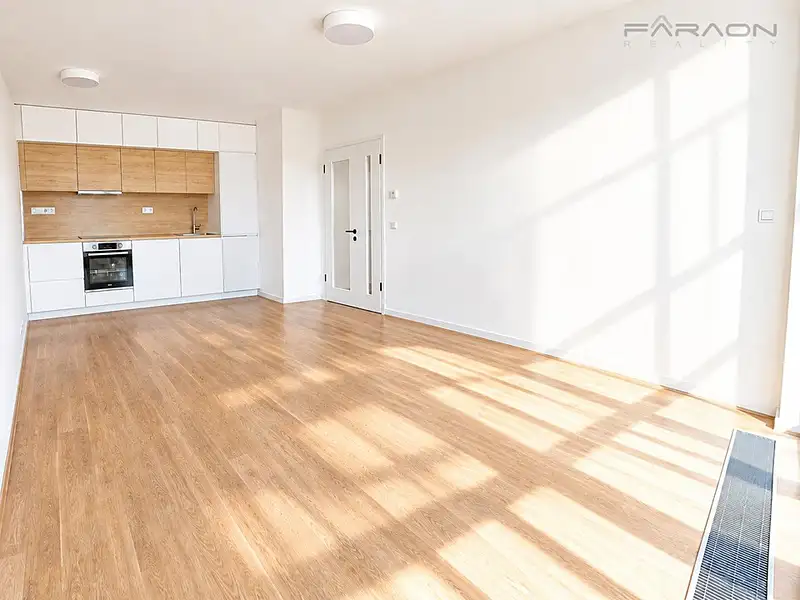 Pronájem bytu 2+kk 55 m², Praha – náhled fotky 2