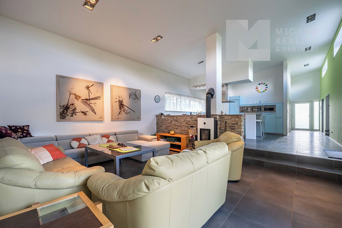 Prodej rodinného domu 221 m², pozemek 4496 m², Žernovník – fotka 1 z 3