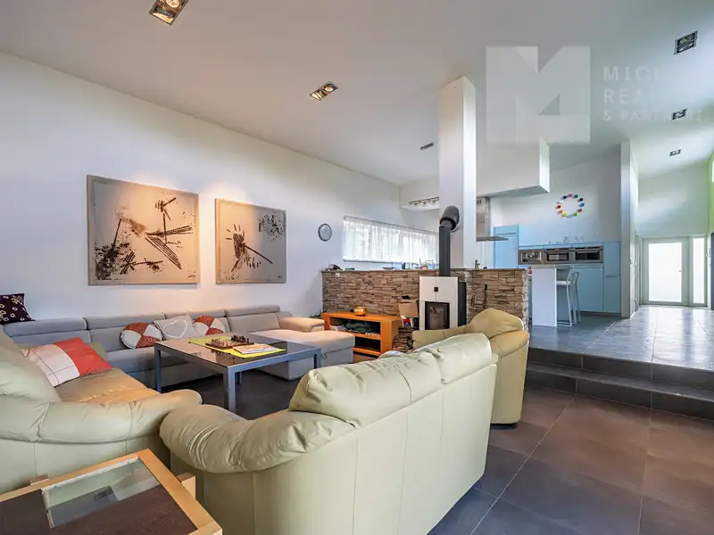 Prodej rodinného domu 221 m², pozemek 4496 m², Žernovník – náhled fotky 1