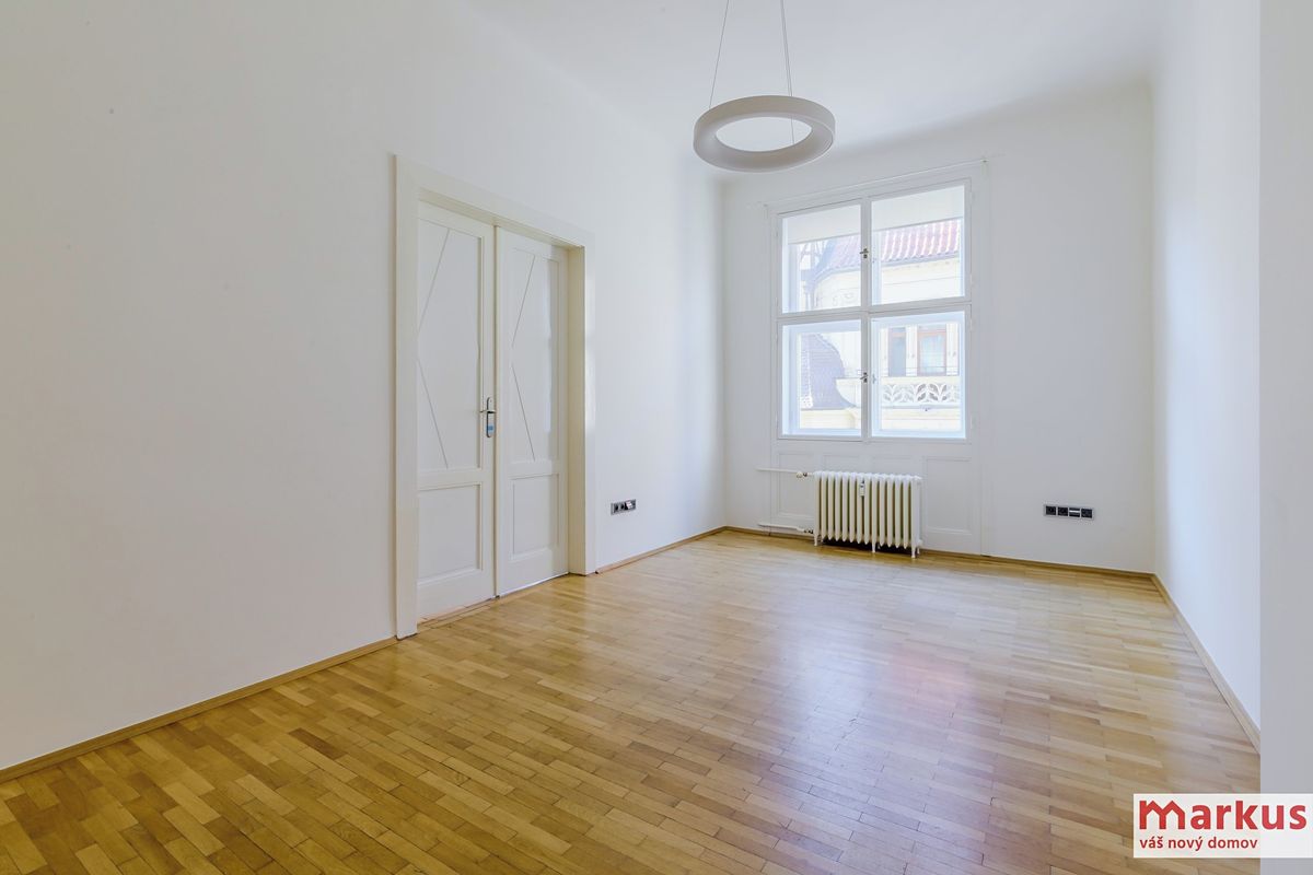 Pronájem bytu 2+1 70 m², Praha – fotka 1 z 3