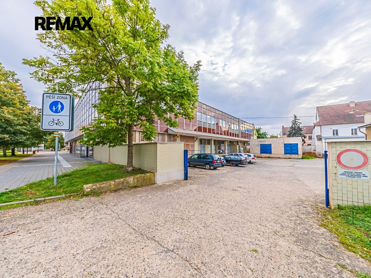 Pronájem komerčního prostoru, 1 366 m² (24 z 31)