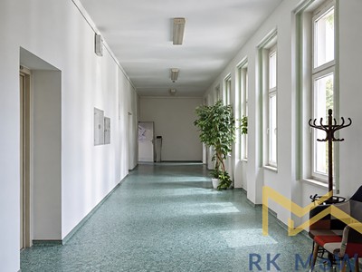 Gewerbefläche zum Kauf, 2.150 m² (2 von 5)