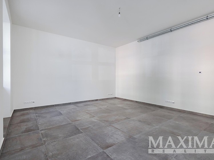 Prodej komerčního prostoru, 53 m² (9 z 20)