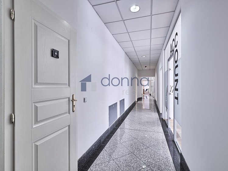 Pronájem komerčního prostoru, 212 m² (9 z 13)