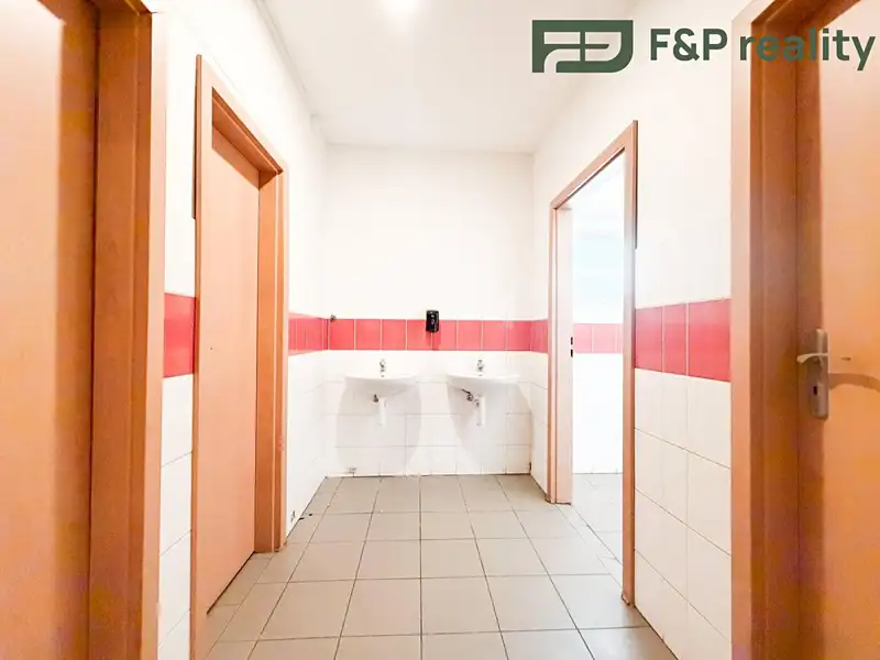 Pronájem obchodního prostoru 160 m², Benešov – náhled fotky 2