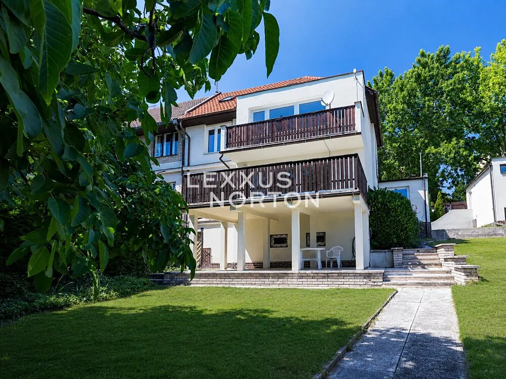 Pronájem rodinného domu 224 m², pozemek 858 m²