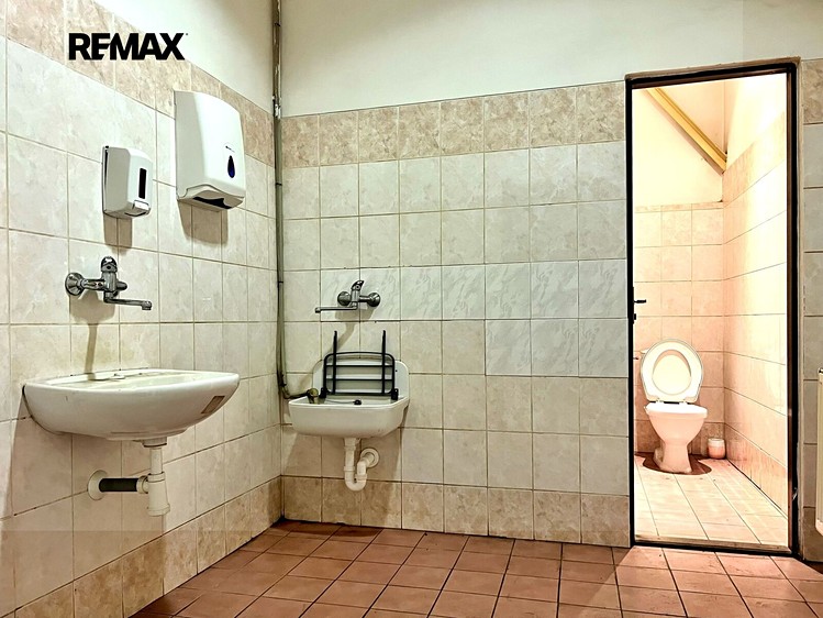 Pronájem komerčního prostoru, 6 500 m² (35 z 45)
