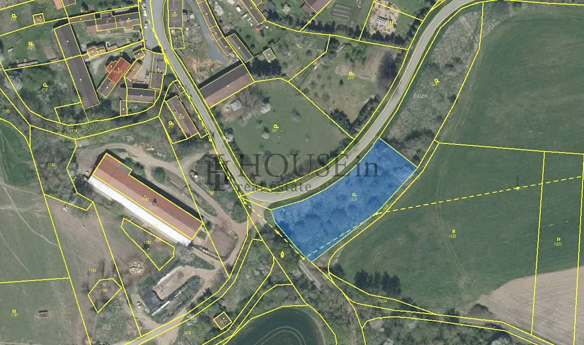 Prodej stavebního pozemku 2410 m²