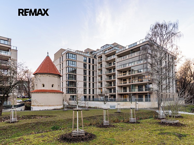 Pronájem bytu 2+kk, 65 m² (1 z 26)