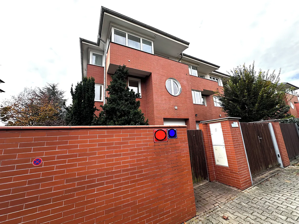 Pronájem rodinného domu 218 m², pozemek 714 m²