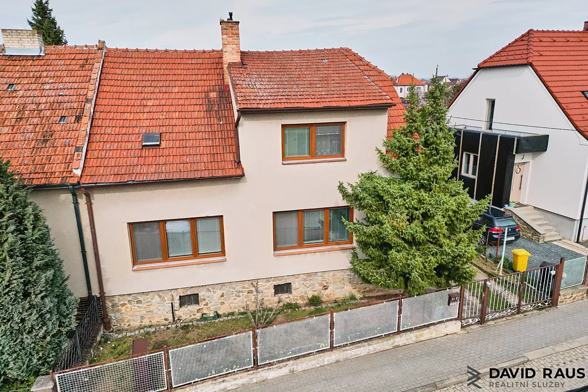 Prodej rodinného domu 232 m², pozemek 1077 m²