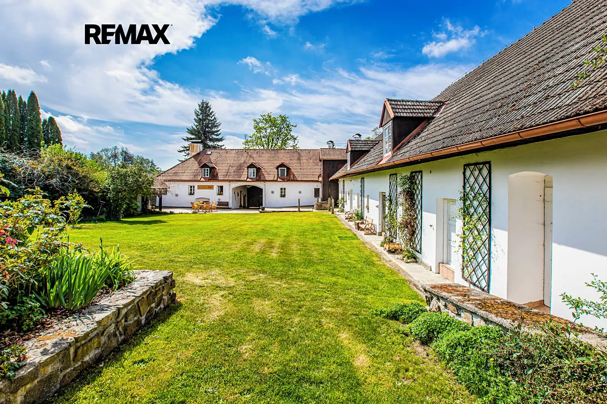 Prodej rodinného domu 804 m², pozemek 3408 m²