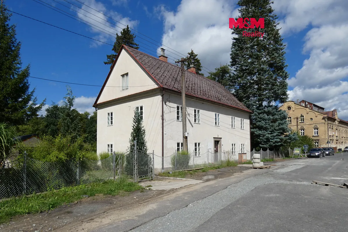 Prodej rodinného domu 254 m², pozemek 3284 m²
