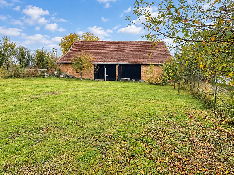Prodej stavebního pozemku 900 m², Uhřice – náhled fotky 2