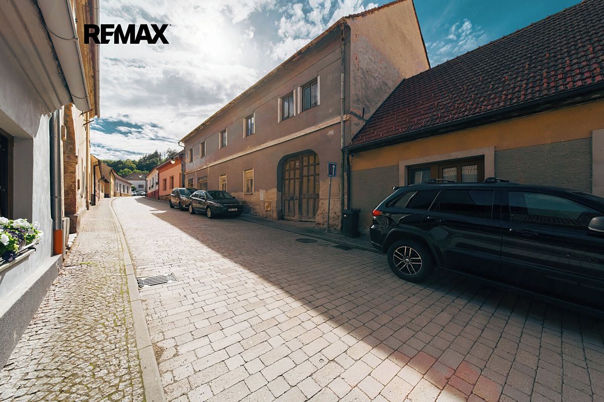 Prodej rodinného domu 1200 m², pozemek 2155 m², Lomnice – fotka 1 z 3
