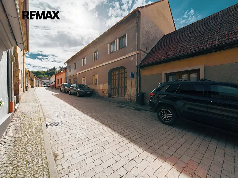 Prodej rodinného domu 1200 m², pozemek 2155 m², Lomnice – náhled fotky 1