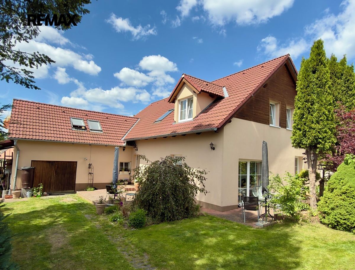 Prodej rodinného domu 214 m², pozemek 611 m², Stará Huť – fotka 1 z 3