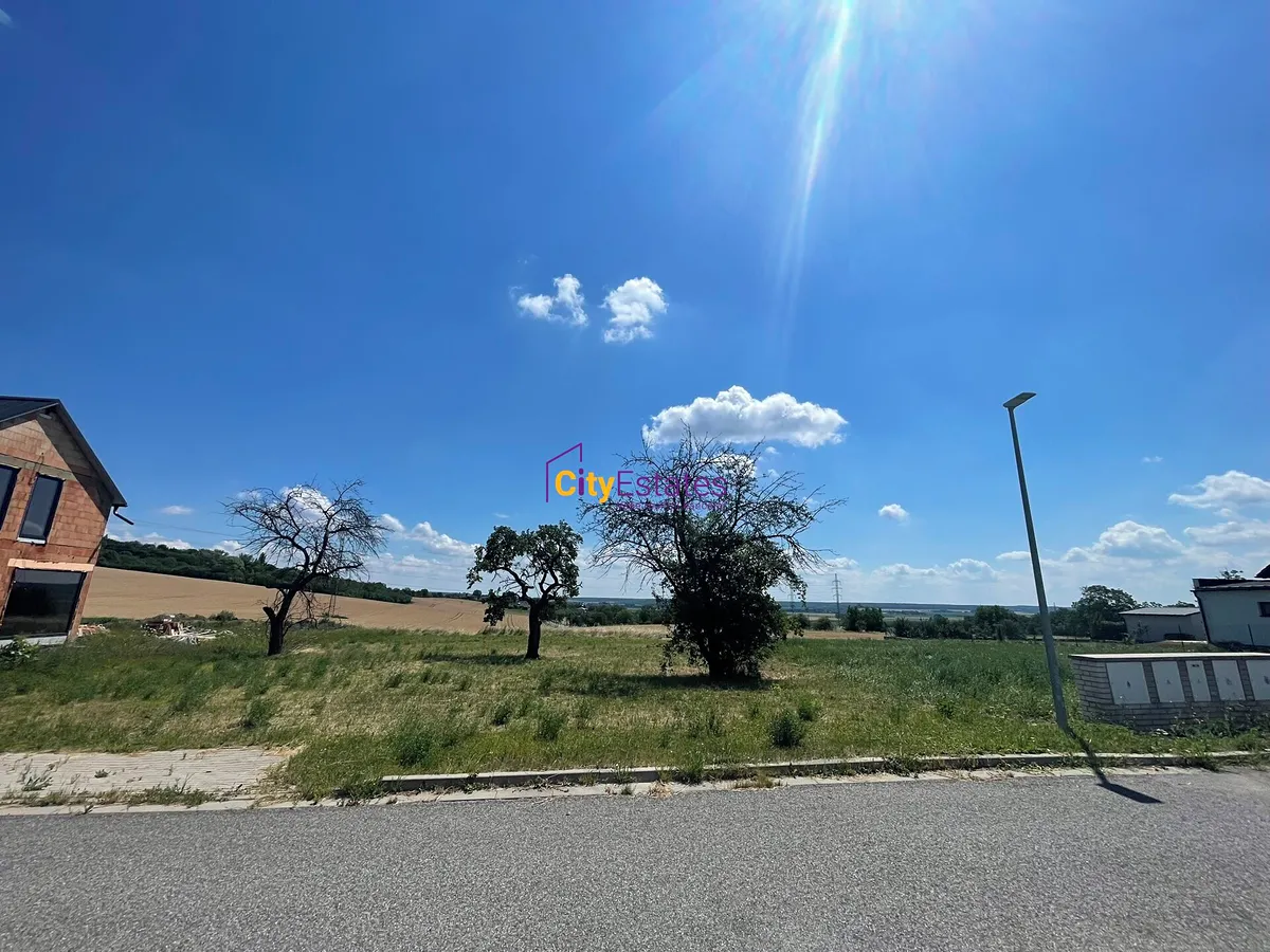 Prodej stavebního pozemku 1090 m²