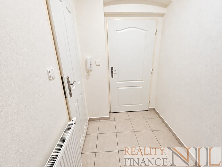 Квартира 1+kk в оренду, 35 м² (6 з 7)
