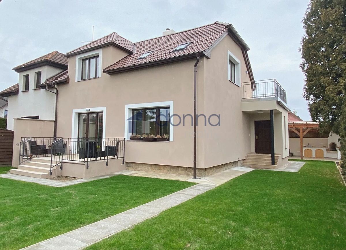 Pronájem rodinného domu 183 m², pozemek 305 m² – fotografie 3