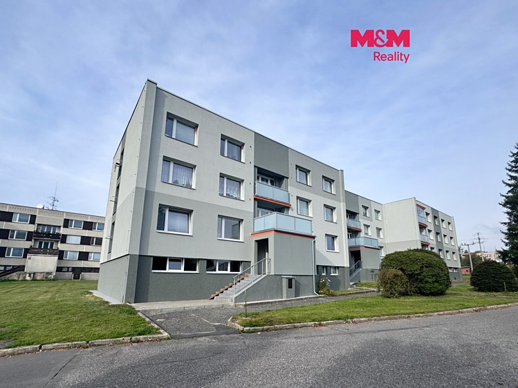 Pronájem bytu 1+1, 32 m² (1 z 14)