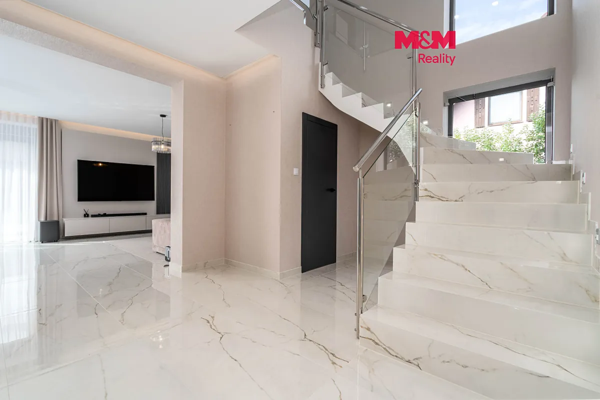 Prodej rodinného domu 195 m², pozemek 484 m²