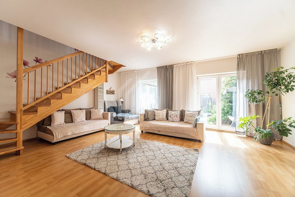 Pronájem rodinného domu 109 m², pozemek 150 m² – fotografie 2