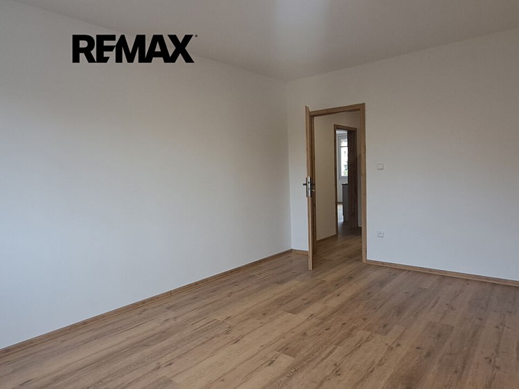 Pronájem bytu 3+kk, 62 m² (4 z 11)