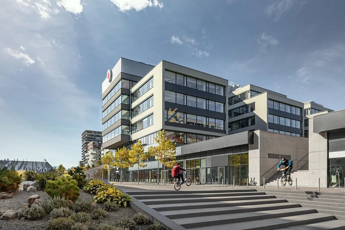 Pronájem kanceláře 2137 m²