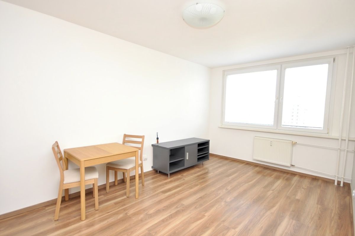 Pronájem bytu 2+kk 46 m² – fotografie 3