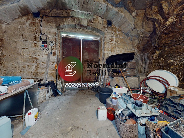 Комерційне приміщення на продаж, 186 м² (56 з 67)