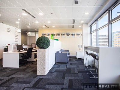 Pronájem komerčního prostoru, 140 m² (2 z 15)