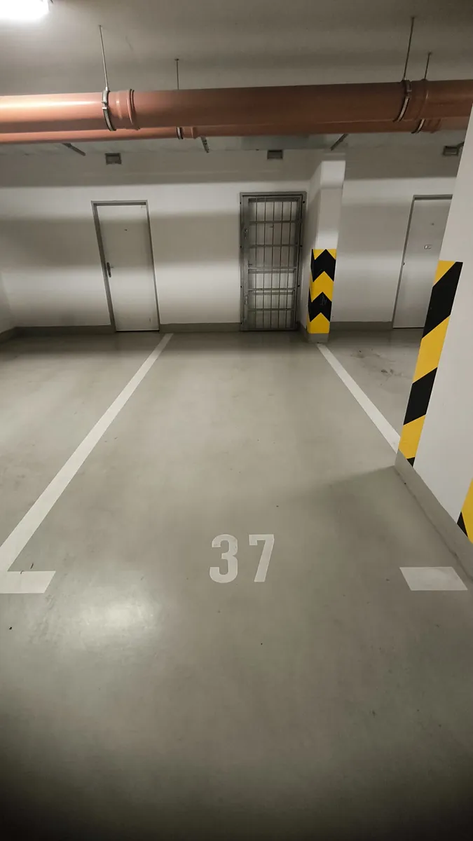 Pronájem garážového stání 16 m²