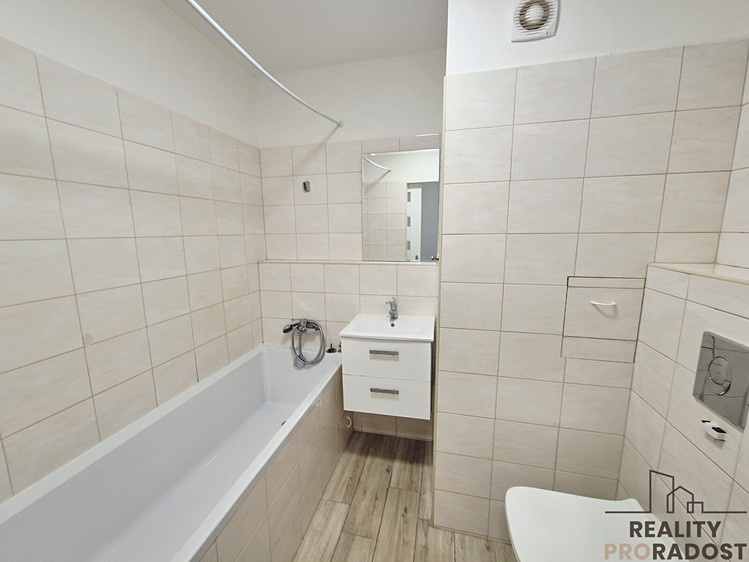 Квартира 1+kk в оренду, 32 м² (6 з 7)