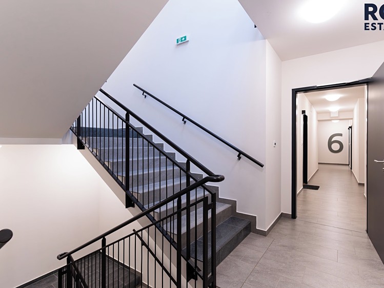 Pronájem bytu 1+kk, 23 m² (7 z 11)