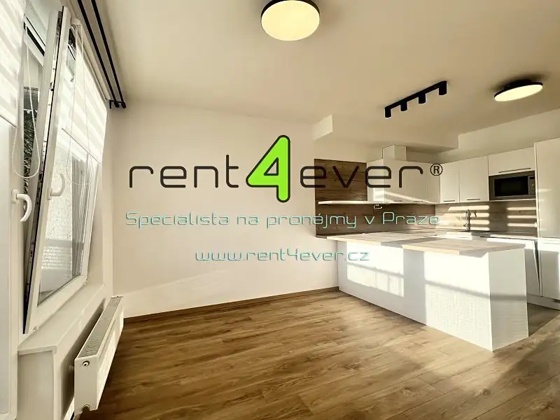 Pronájem bytu 2+kk 45 m², Praha – náhled fotky 1