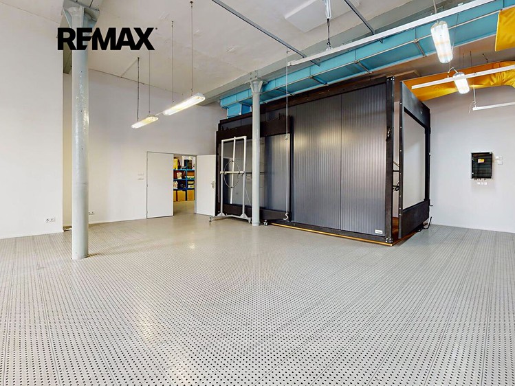 Комерційне приміщення на продаж, 1 620 м² (42 з 44)