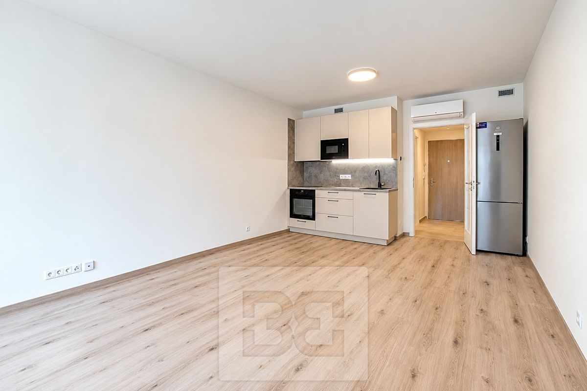 Pronájem bytu 1+kk 32 m²