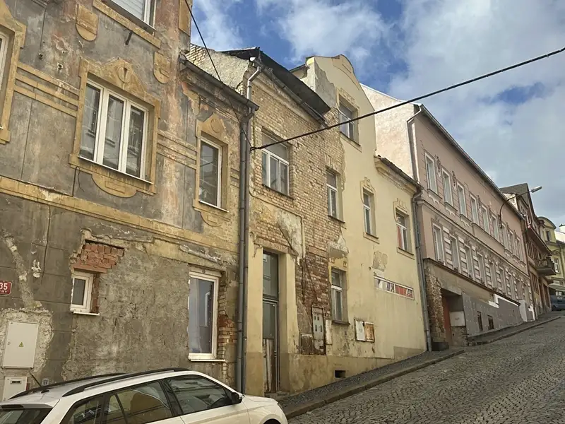 Dražba rodinného domu 150 m², pozemek 167 m², Luby – náhled fotky 2
